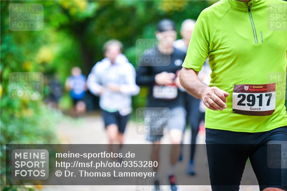 12.10.2025 - Bramfelder Halbmarathon 2025 Dr. Thomas Lammeyer http://msf.ph/oto/9353280 12.10.2025 10:46:27 Laufen 34, 2917 meine-sportfotos.de
