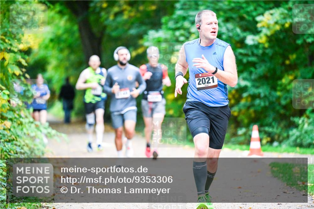 12.10.2025 - Bramfelder Halbmarathon 2025 Dr. Thomas Lammeyer http://msf.ph/oto/9353306 12.10.2025 10:46:34 Laufen 2021 meine-sportfotos.de