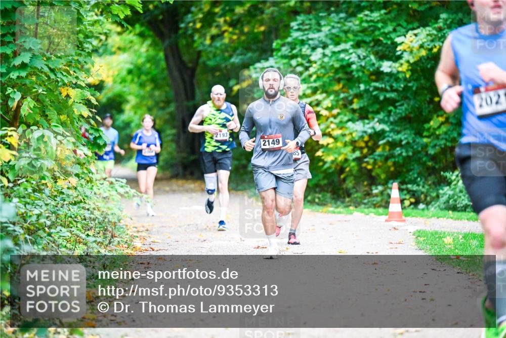 12.10.2025 - Bramfelder Halbmarathon 2025 Dr. Thomas Lammeyer http://msf.ph/oto/9353313 12.10.2025 10:46:35 Laufen 2193, 2149, 85, 202 meine-sportfotos.de