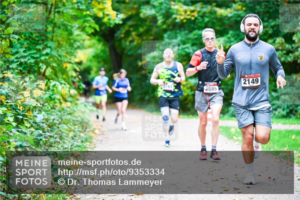 12.10.2025 - Bramfelder Halbmarathon 2025 Dr. Thomas Lammeyer http://msf.ph/oto/9353334 12.10.2025 10:46:38 Laufen 2685, 2149 meine-sportfotos.de