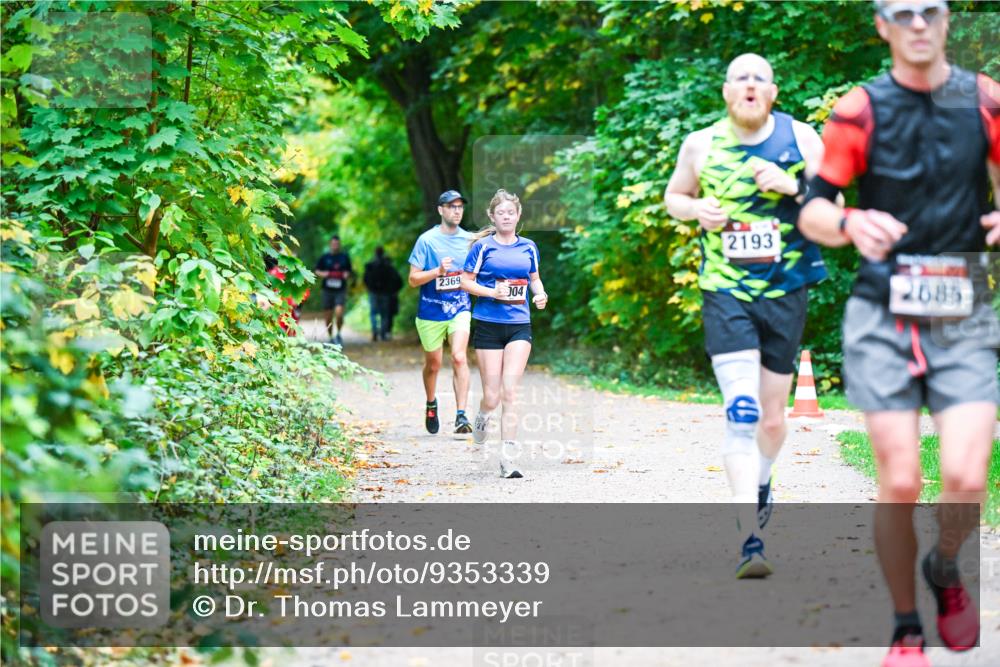 12.10.2025 - Bramfelder Halbmarathon 2025 Dr. Thomas Lammeyer http://msf.ph/oto/9353339 12.10.2025 10:46:40 Laufen 2369, 304, 2193, 2685 meine-sportfotos.de