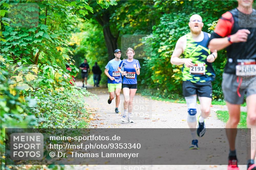 12.10.2025 - Bramfelder Halbmarathon 2025 Dr. Thomas Lammeyer http://msf.ph/oto/9353340 12.10.2025 10:46:40 Laufen 2193, 2685, 2369, 2004 meine-sportfotos.de