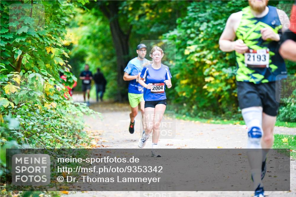 12.10.2025 - Bramfelder Halbmarathon 2025 Dr. Thomas Lammeyer http://msf.ph/oto/9353342 12.10.2025 10:46:40 Laufen 2004, 2193 meine-sportfotos.de
