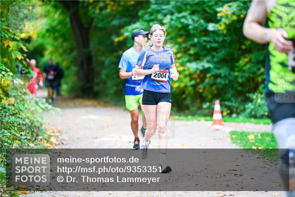 12.10.2025 - Bramfelder Halbmarathon 2025 Dr. Thomas Lammeyer http://msf.ph/oto/9353351 12.10.2025 10:46:41 Laufen 230, 2004 meine-sportfotos.de