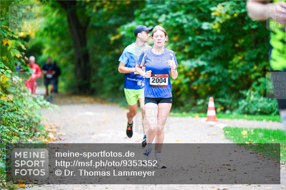 12.10.2025 - Bramfelder Halbmarathon 2025 Dr. Thomas Lammeyer http://msf.ph/oto/9353352 12.10.2025 10:46:42 Laufen 2004 meine-sportfotos.de