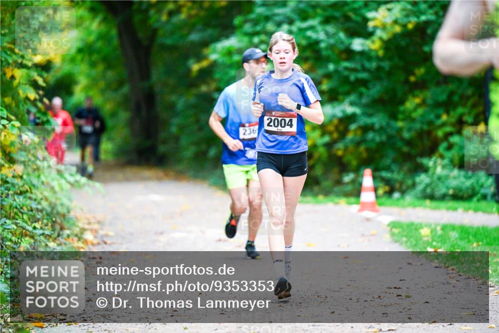 12.10.2025 - Bramfelder Halbmarathon 2025 Dr. Thomas Lammeyer http://msf.ph/oto/9353353 12.10.2025 10:46:42 Laufen 236, 2004 meine-sportfotos.de