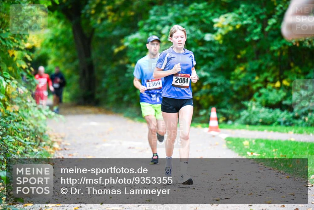 12.10.2025 - Bramfelder Halbmarathon 2025 Dr. Thomas Lammeyer http://msf.ph/oto/9353355 12.10.2025 10:46:42 Laufen 2369, 2004 meine-sportfotos.de