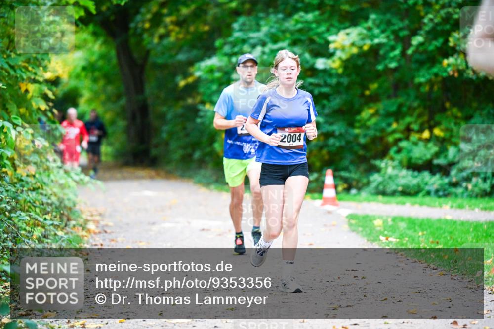 12.10.2025 - Bramfelder Halbmarathon 2025 Dr. Thomas Lammeyer http://msf.ph/oto/9353356 12.10.2025 10:46:42 Laufen 2004 meine-sportfotos.de