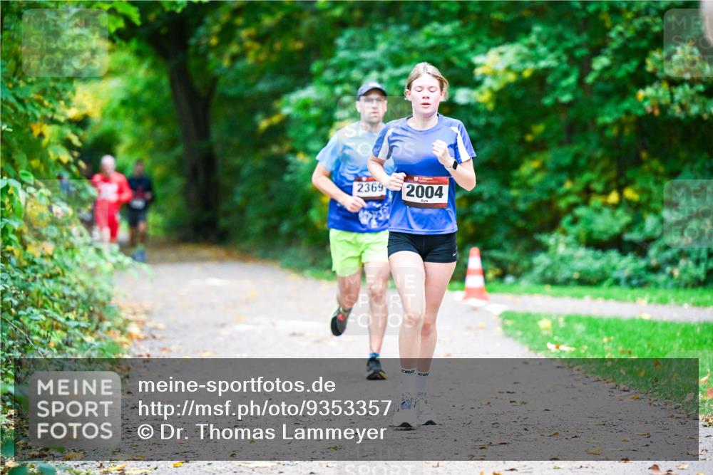 12.10.2025 - Bramfelder Halbmarathon 2025 Dr. Thomas Lammeyer http://msf.ph/oto/9353357 12.10.2025 10:46:42 Laufen 2369, 2004 meine-sportfotos.de
