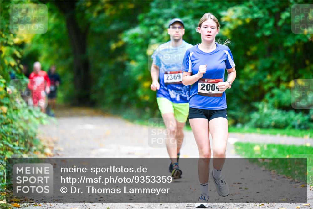 12.10.2025 - Bramfelder Halbmarathon 2025 Dr. Thomas Lammeyer http://msf.ph/oto/9353359 12.10.2025 10:46:43 Laufen 2369, 2004 meine-sportfotos.de