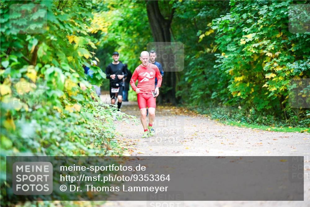 12.10.2025 - Bramfelder Halbmarathon 2025 Dr. Thomas Lammeyer http://msf.ph/oto/9353364 12.10.2025 10:46:45 Laufen 2747 meine-sportfotos.de