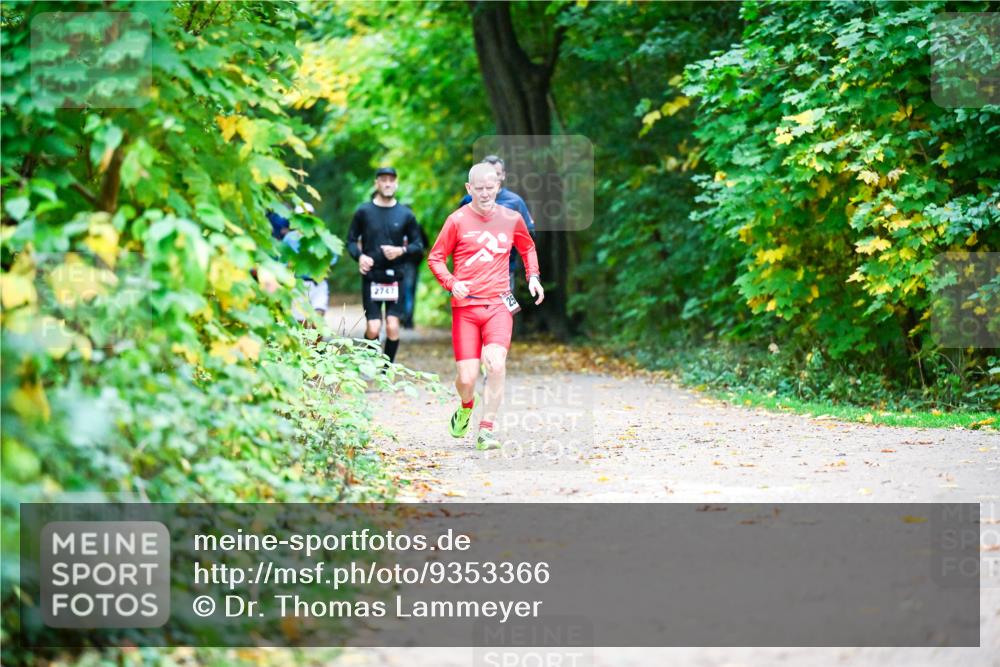 12.10.2025 - Bramfelder Halbmarathon 2025 Dr. Thomas Lammeyer http://msf.ph/oto/9353366 12.10.2025 10:46:45 Laufen 2747 meine-sportfotos.de