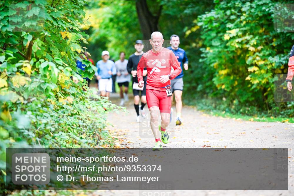 12.10.2025 - Bramfelder Halbmarathon 2025 Dr. Thomas Lammeyer http://msf.ph/oto/9353374 12.10.2025 10:46:48 Laufen 25 meine-sportfotos.de