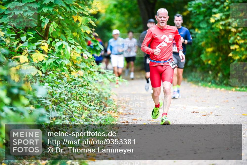12.10.2025 - Bramfelder Halbmarathon 2025 Dr. Thomas Lammeyer http://msf.ph/oto/9353381 12.10.2025 10:46:49 Laufen 250 meine-sportfotos.de