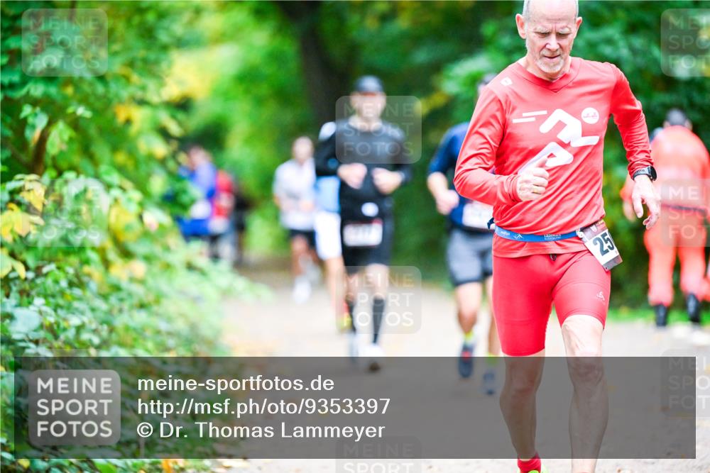 12.10.2025 - Bramfelder Halbmarathon 2025 Dr. Thomas Lammeyer http://msf.ph/oto/9353397 12.10.2025 10:46:52 Laufen 25 meine-sportfotos.de