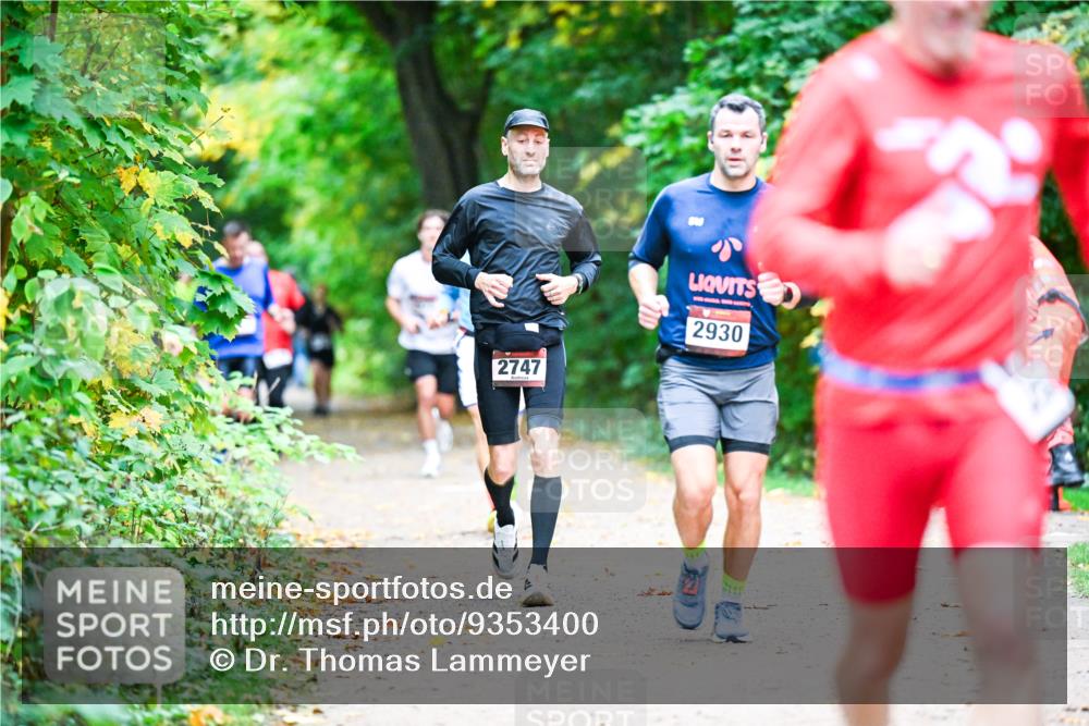 12.10.2025 - Bramfelder Halbmarathon 2025 Dr. Thomas Lammeyer http://msf.ph/oto/9353400 12.10.2025 10:46:53 Laufen 2747, 2930 meine-sportfotos.de