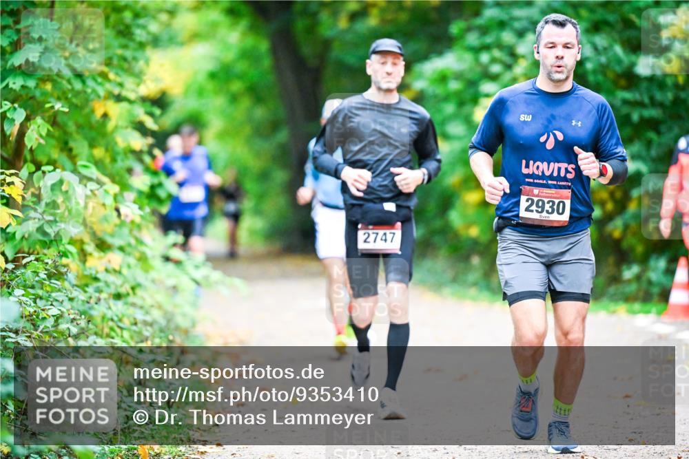 12.10.2025 - Bramfelder Halbmarathon 2025 Dr. Thomas Lammeyer http://msf.ph/oto/9353410 12.10.2025 10:46:54 Laufen 2747, 100, 2930 meine-sportfotos.de