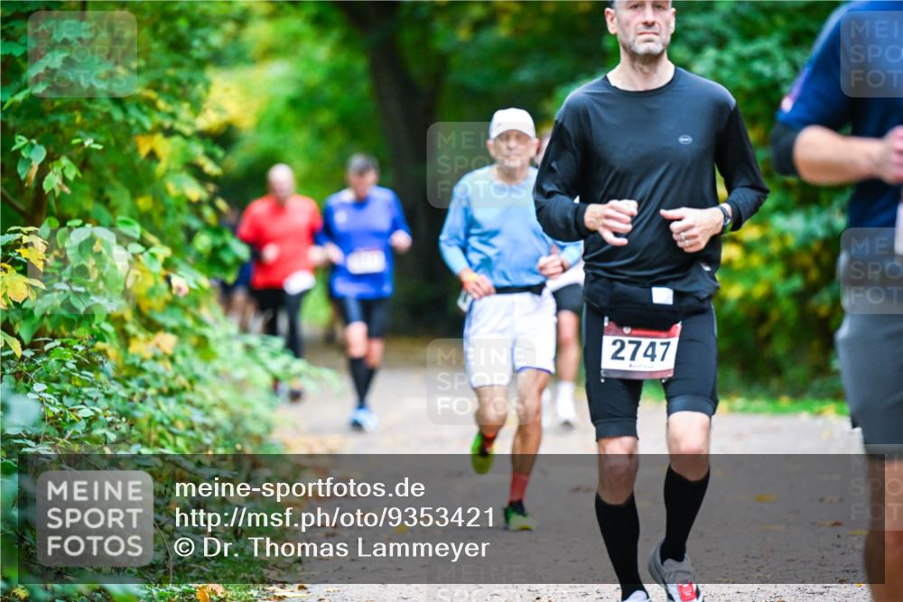 12.10.2025 - Bramfelder Halbmarathon 2025 Dr. Thomas Lammeyer http://msf.ph/oto/9353421 12.10.2025 10:46:56 Laufen 2747 meine-sportfotos.de