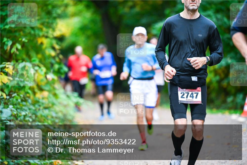 12.10.2025 - Bramfelder Halbmarathon 2025 Dr. Thomas Lammeyer http://msf.ph/oto/9353422 12.10.2025 10:46:56 Laufen 2747 meine-sportfotos.de