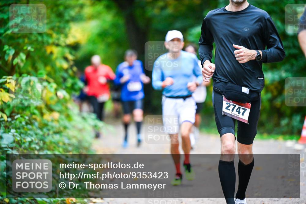 12.10.2025 - Bramfelder Halbmarathon 2025 Dr. Thomas Lammeyer http://msf.ph/oto/9353423 12.10.2025 10:46:56 Laufen 2747 meine-sportfotos.de