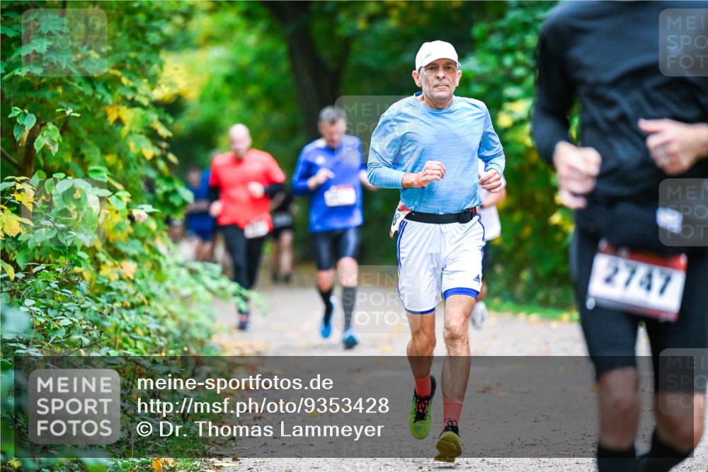 12.10.2025 - Bramfelder Halbmarathon 2025 Dr. Thomas Lammeyer http://msf.ph/oto/9353428 12.10.2025 10:46:57 Laufen 2747 meine-sportfotos.de
