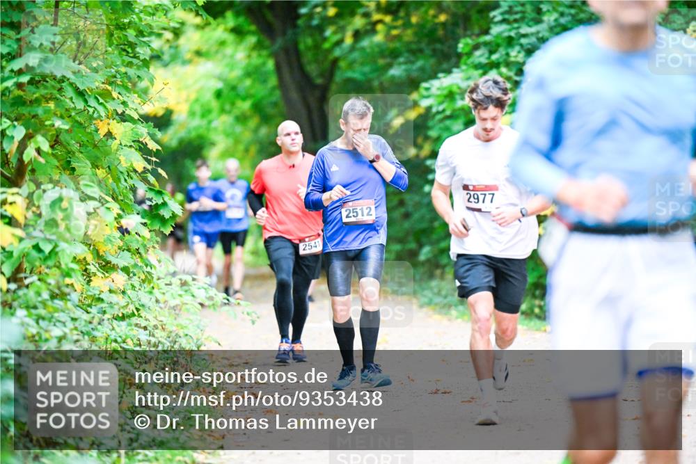 12.10.2025 - Bramfelder Halbmarathon 2025 Dr. Thomas Lammeyer http://msf.ph/oto/9353438 12.10.2025 10:46:59 Laufen 2541, 2512, 2977 meine-sportfotos.de