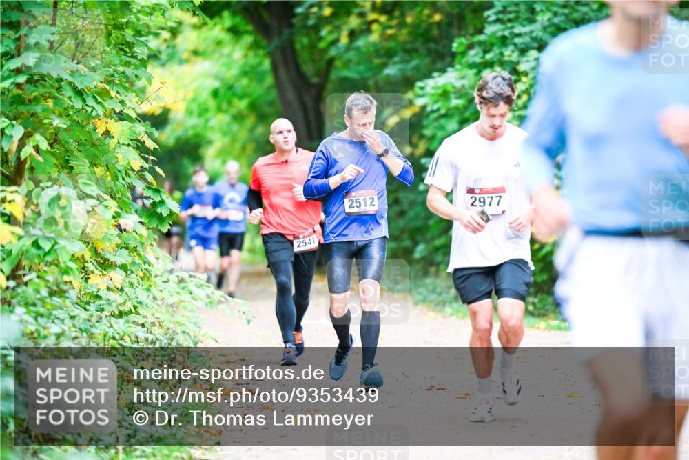 12.10.2025 - Bramfelder Halbmarathon 2025 Dr. Thomas Lammeyer http://msf.ph/oto/9353439 12.10.2025 10:46:59 Laufen 2541, 2512, 2977 meine-sportfotos.de