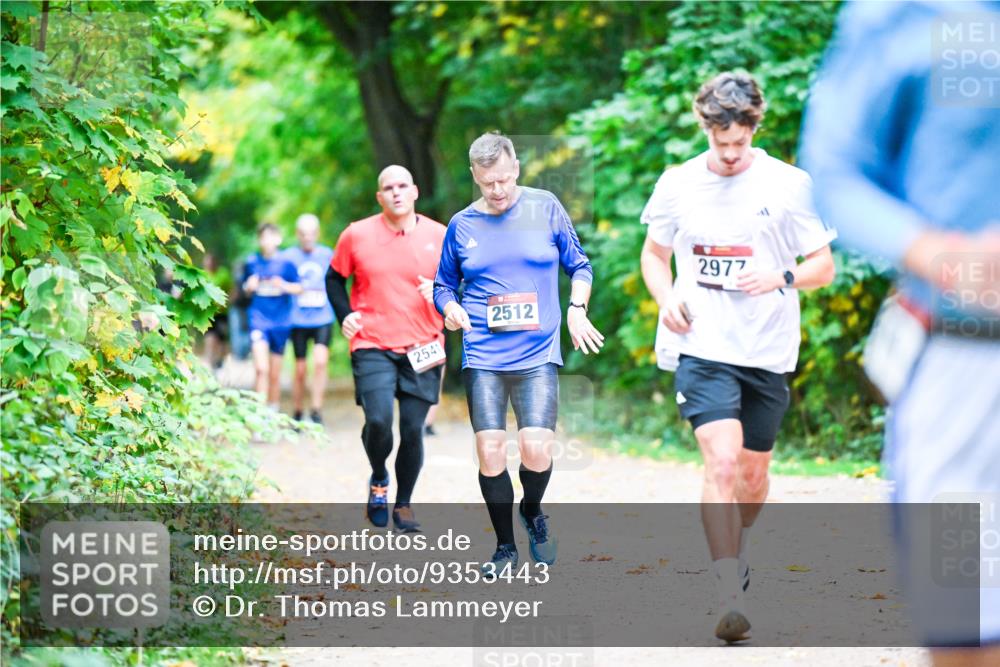 12.10.2025 - Bramfelder Halbmarathon 2025 Dr. Thomas Lammeyer http://msf.ph/oto/9353443 12.10.2025 10:47:00 Laufen 2541, 2512, 2977 meine-sportfotos.de