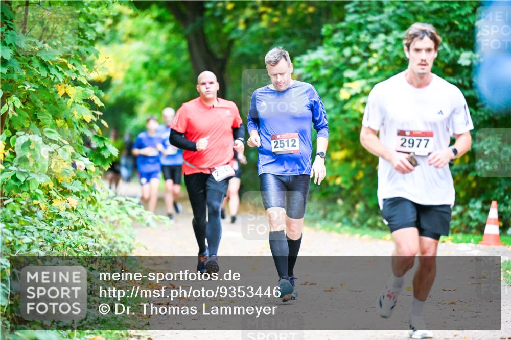 12.10.2025 - Bramfelder Halbmarathon 2025 Dr. Thomas Lammeyer http://msf.ph/oto/9353446 12.10.2025 10:47:00 Laufen 2541, 2512, 2977 meine-sportfotos.de