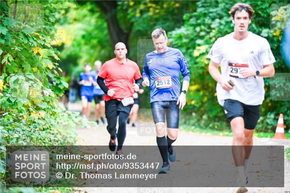 12.10.2025 - Bramfelder Halbmarathon 2025 Dr. Thomas Lammeyer http://msf.ph/oto/9353447 12.10.2025 10:47:00 Laufen 2541, 2512, 297 meine-sportfotos.de