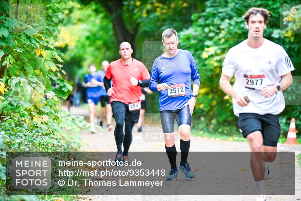 12.10.2025 - Bramfelder Halbmarathon 2025 Dr. Thomas Lammeyer http://msf.ph/oto/9353448 12.10.2025 10:47:01 Laufen 2541, 2512, 2977 meine-sportfotos.de