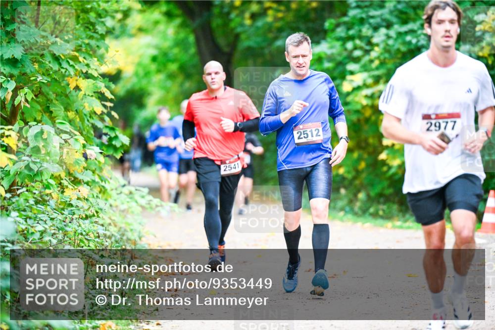12.10.2025 - Bramfelder Halbmarathon 2025 Dr. Thomas Lammeyer http://msf.ph/oto/9353449 12.10.2025 10:47:01 Laufen 2541, 2512, 2977 meine-sportfotos.de