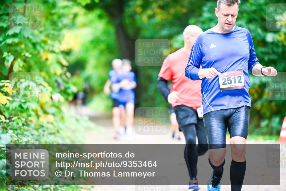 12.10.2025 - Bramfelder Halbmarathon 2025 Dr. Thomas Lammeyer http://msf.ph/oto/9353464 12.10.2025 10:47:03 Laufen 2512 meine-sportfotos.de
