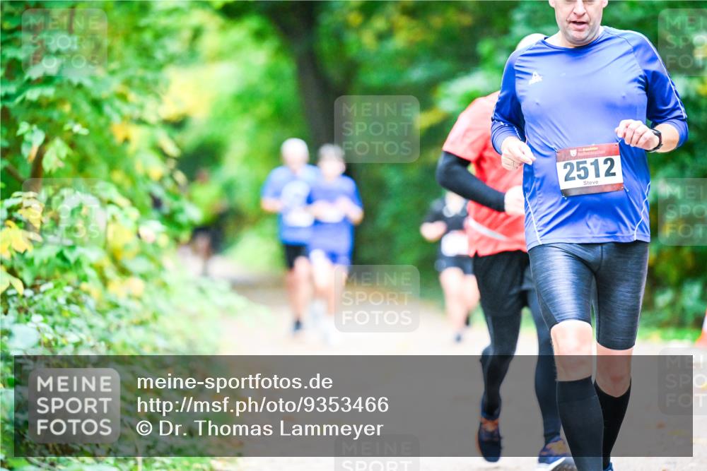 12.10.2025 - Bramfelder Halbmarathon 2025 Dr. Thomas Lammeyer http://msf.ph/oto/9353466 12.10.2025 10:47:03 Laufen 2512 meine-sportfotos.de