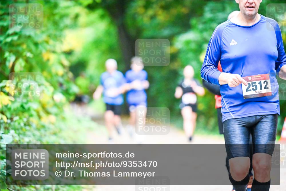 12.10.2025 - Bramfelder Halbmarathon 2025 Dr. Thomas Lammeyer http://msf.ph/oto/9353470 12.10.2025 10:47:04 Laufen 34, 2512 meine-sportfotos.de