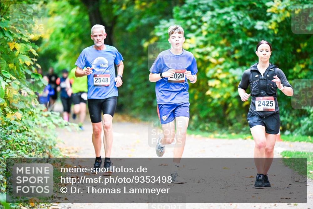 12.10.2025 - Bramfelder Halbmarathon 2025 Dr. Thomas Lammeyer http://msf.ph/oto/9353498 12.10.2025 10:47:08 Laufen 029, 2548, 2425, 827 meine-sportfotos.de