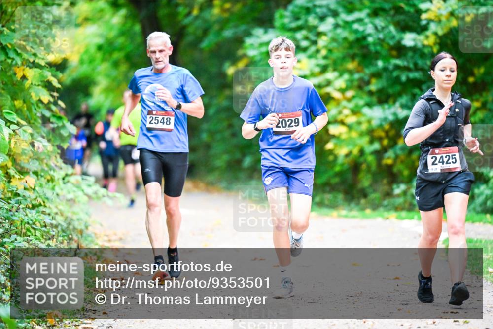 12.10.2025 - Bramfelder Halbmarathon 2025 Dr. Thomas Lammeyer http://msf.ph/oto/9353501 12.10.2025 10:47:09 Laufen 2548, 2029, 2425, 27 meine-sportfotos.de