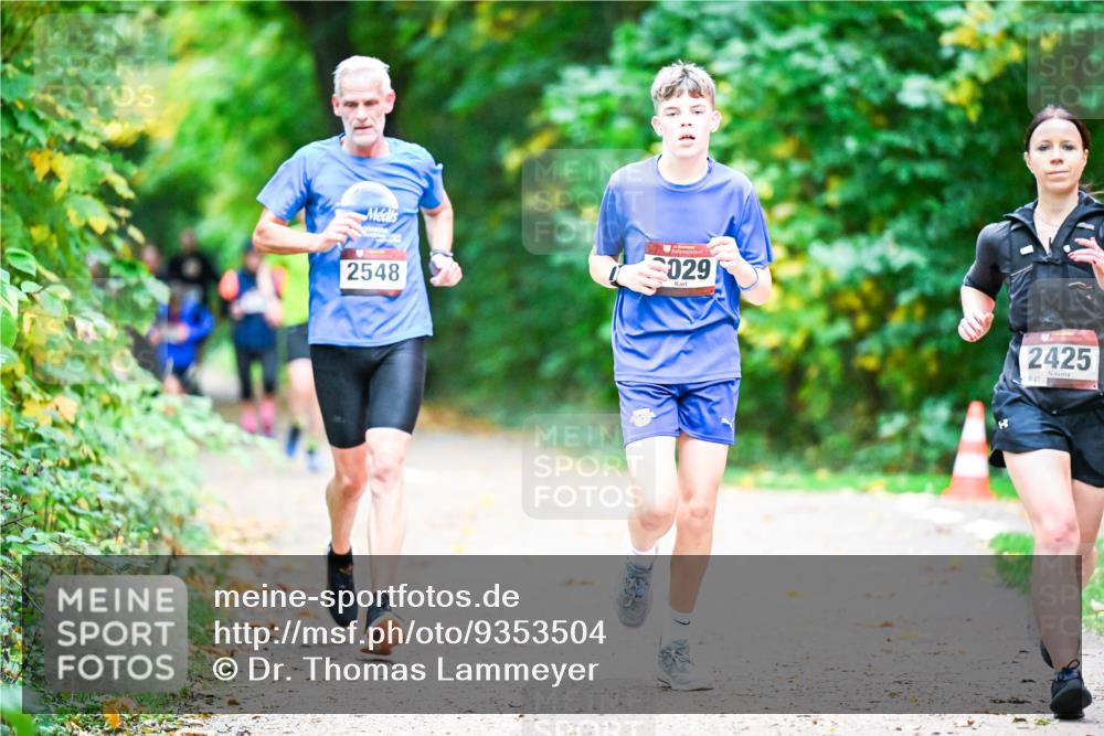 12.10.2025 - Bramfelder Halbmarathon 2025 Dr. Thomas Lammeyer http://msf.ph/oto/9353504 12.10.2025 10:47:09 Laufen 2548, 029, 2425, 27 meine-sportfotos.de
