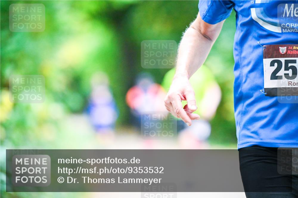 12.10.2025 - Bramfelder Halbmarathon 2025 Dr. Thomas Lammeyer http://msf.ph/oto/9353532 12.10.2025 10:47:14 Laufen 15, 34, 25 meine-sportfotos.de