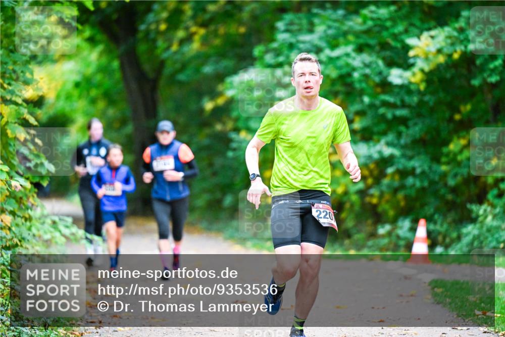 12.10.2025 - Bramfelder Halbmarathon 2025 Dr. Thomas Lammeyer http://msf.ph/oto/9353536 12.10.2025 10:47:15 Laufen 220 meine-sportfotos.de