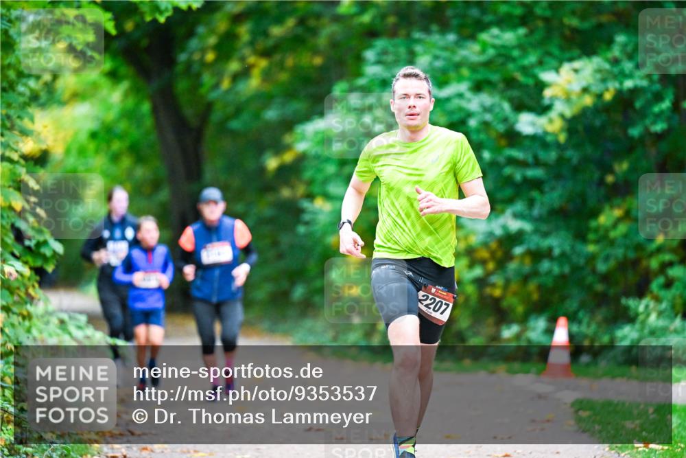 12.10.2025 - Bramfelder Halbmarathon 2025 Dr. Thomas Lammeyer http://msf.ph/oto/9353537 12.10.2025 10:47:15 Laufen 2207 meine-sportfotos.de