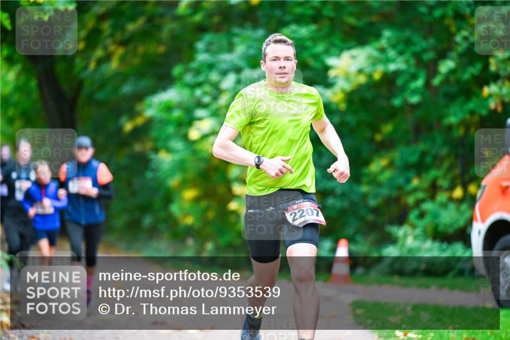 12.10.2025 - Bramfelder Halbmarathon 2025 Dr. Thomas Lammeyer http://msf.ph/oto/9353539 12.10.2025 10:47:15 Laufen 2207 meine-sportfotos.de