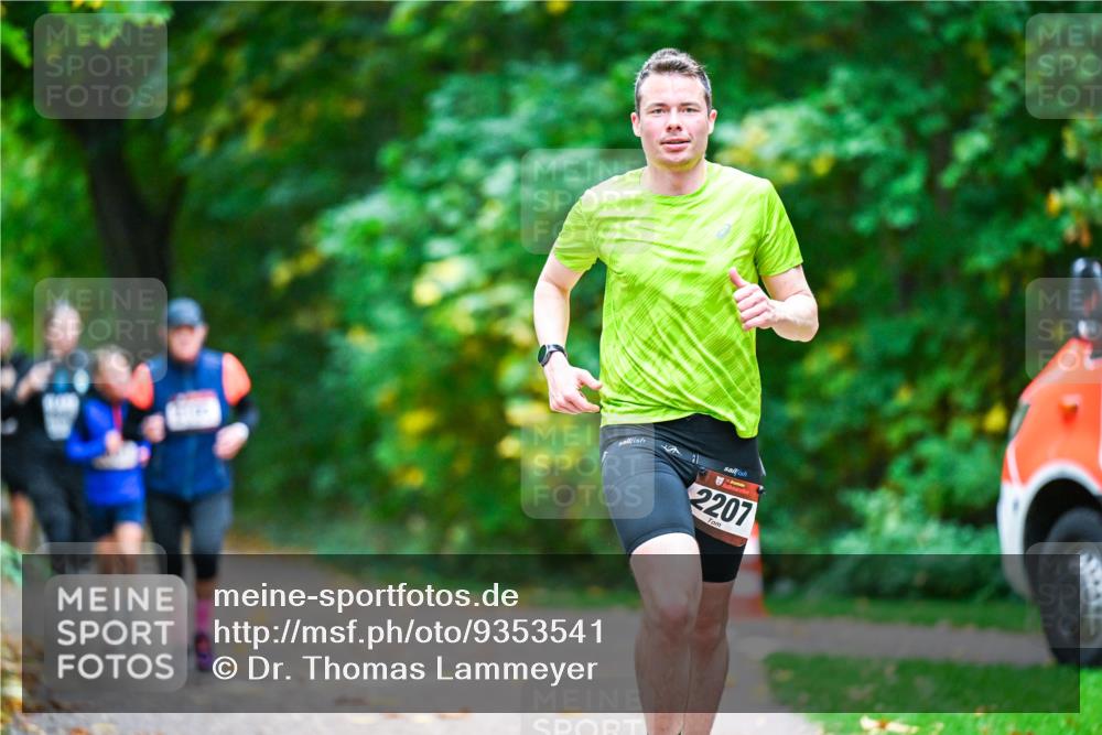 12.10.2025 - Bramfelder Halbmarathon 2025 Dr. Thomas Lammeyer http://msf.ph/oto/9353541 12.10.2025 10:47:16 Laufen 2207 meine-sportfotos.de