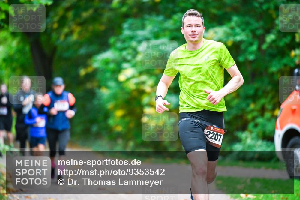12.10.2025 - Bramfelder Halbmarathon 2025 Dr. Thomas Lammeyer http://msf.ph/oto/9353542 12.10.2025 10:47:16 Laufen 2207 meine-sportfotos.de