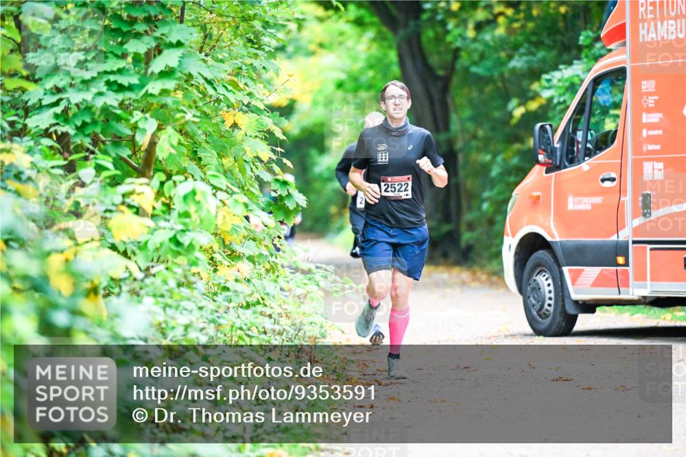 12.10.2025 - Bramfelder Halbmarathon 2025 Dr. Thomas Lammeyer http://msf.ph/oto/9353591 12.10.2025 10:47:27 Laufen 2522 meine-sportfotos.de