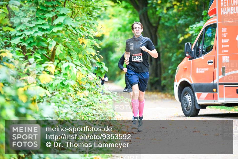 12.10.2025 - Bramfelder Halbmarathon 2025 Dr. Thomas Lammeyer http://msf.ph/oto/9353592 12.10.2025 10:47:27 Laufen 2522 meine-sportfotos.de