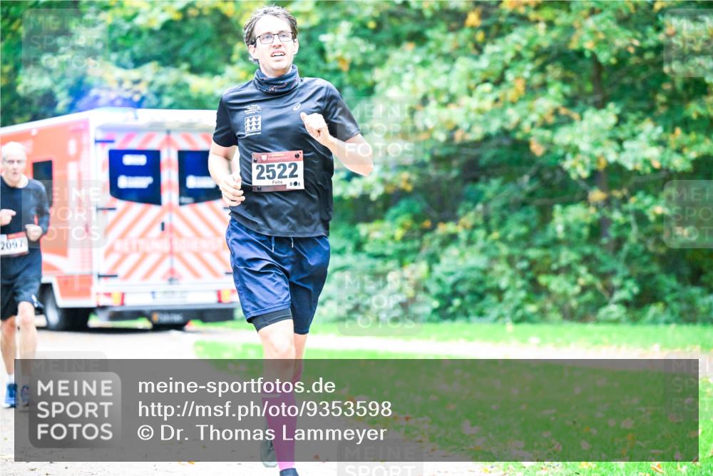 12.10.2025 - Bramfelder Halbmarathon 2025 Dr. Thomas Lammeyer http://msf.ph/oto/9353598 12.10.2025 10:47:32 Laufen 2097, 2522, 2522, 6 meine-sportfotos.de