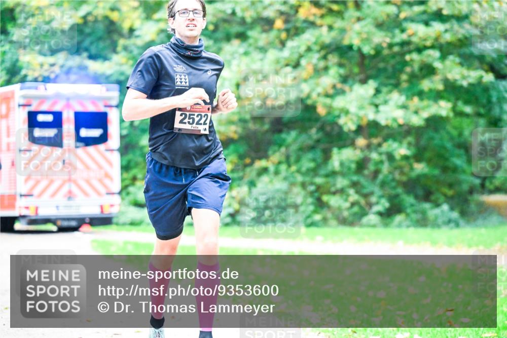 12.10.2025 - Bramfelder Halbmarathon 2025 Dr. Thomas Lammeyer http://msf.ph/oto/9353600 12.10.2025 10:47:32 Laufen 2522 meine-sportfotos.de