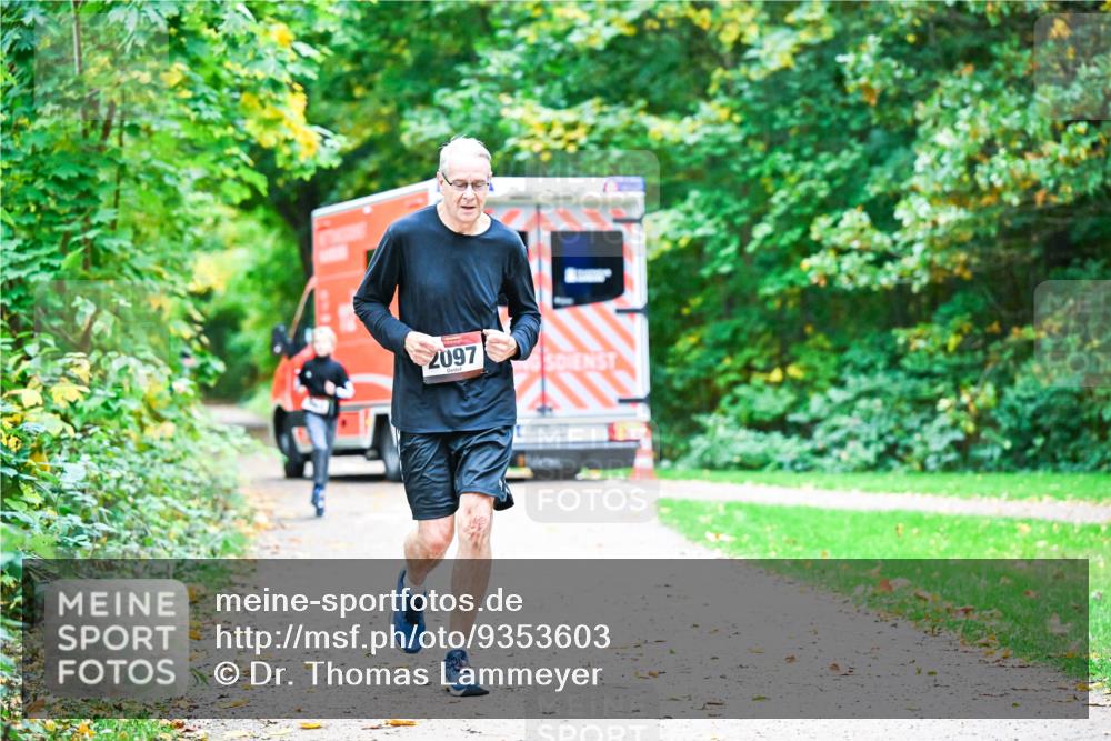12.10.2025 - Bramfelder Halbmarathon 2025 Dr. Thomas Lammeyer http://msf.ph/oto/9353603 12.10.2025 10:47:34 Laufen 2097 meine-sportfotos.de