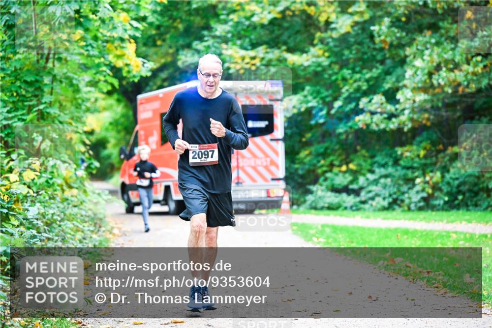 12.10.2025 - Bramfelder Halbmarathon 2025 Dr. Thomas Lammeyer http://msf.ph/oto/9353604 12.10.2025 10:47:34 Laufen 159, 2097 meine-sportfotos.de